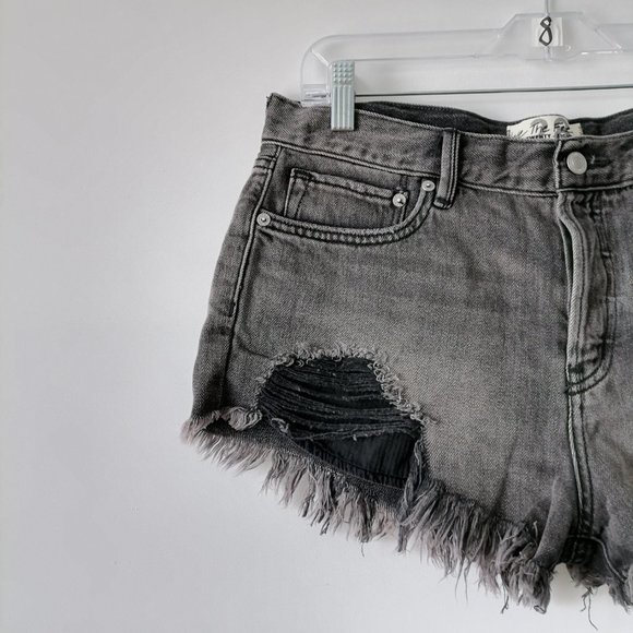 We The Free Womens Charcoal Gray Mid Rise Denim Distressed Cut-Off Short Size 28 - Picture 3 of 7